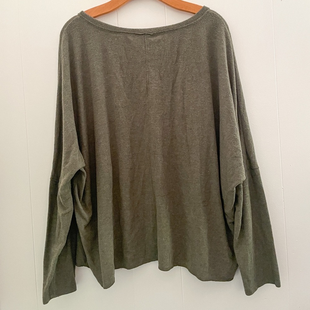 Green Long Sleeve Top - Picture 2 of 5
